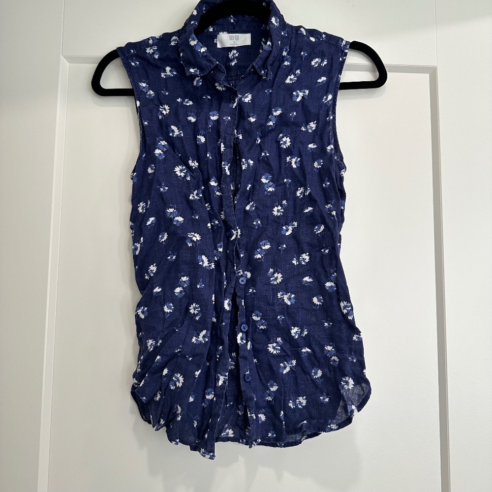 UNIQLO Sleeveless Floral Blouse